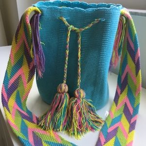 New hand-woven Colombian Wayuu cross-body bag